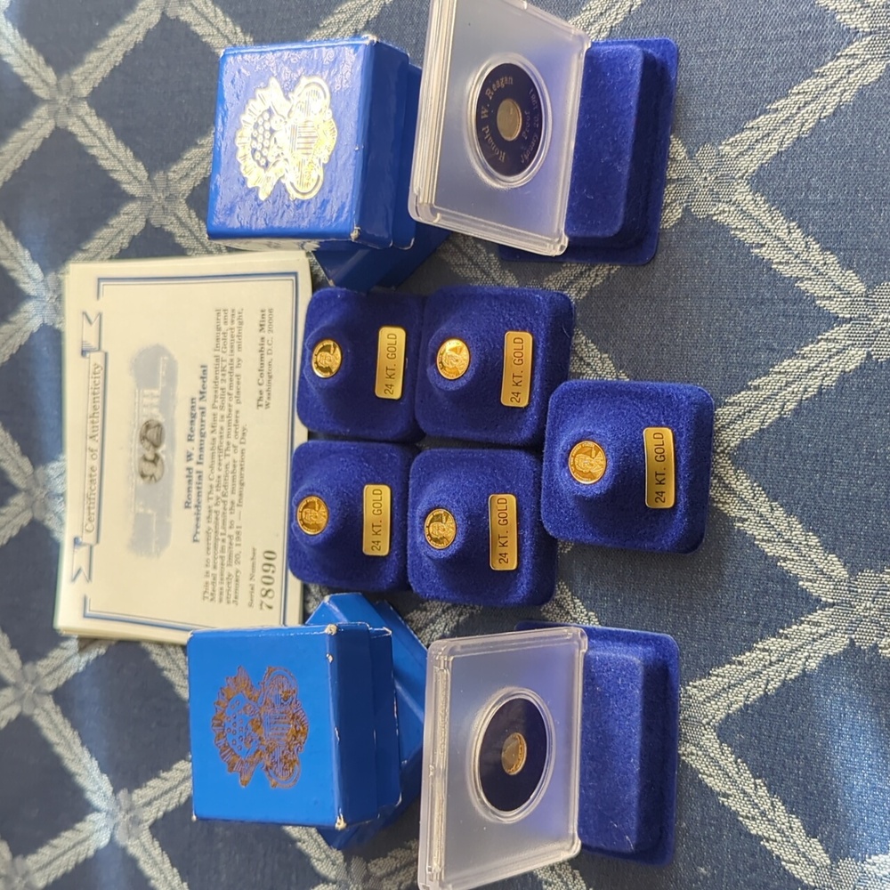 Ronald Regan 24k gold inaugural medal coins, blue velvet mounting